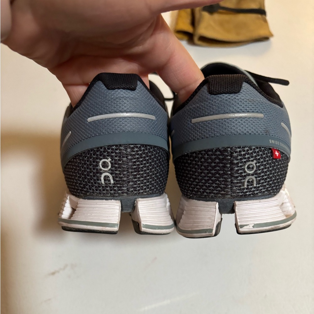 On Running - Picture 2 of 6